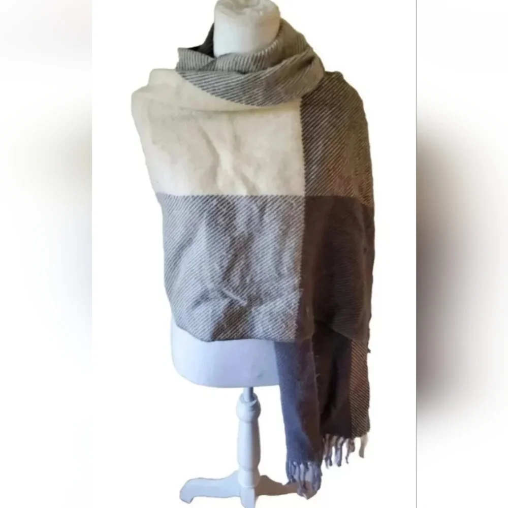 Ann Taylor Scarf Women's Grey/Cream Plaid Fringe Open Wrap One Size
